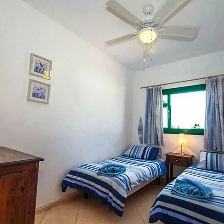 Casa 105, Montana Roja, Vila *